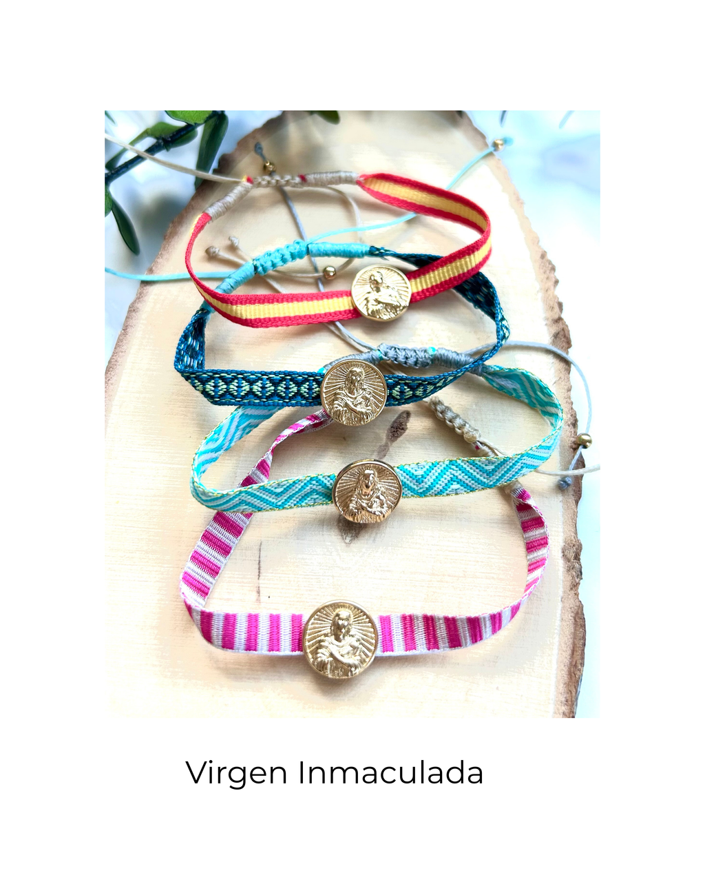 Pulseras de tela de varios colores con medalla de acero de la Virgen Inmaculada