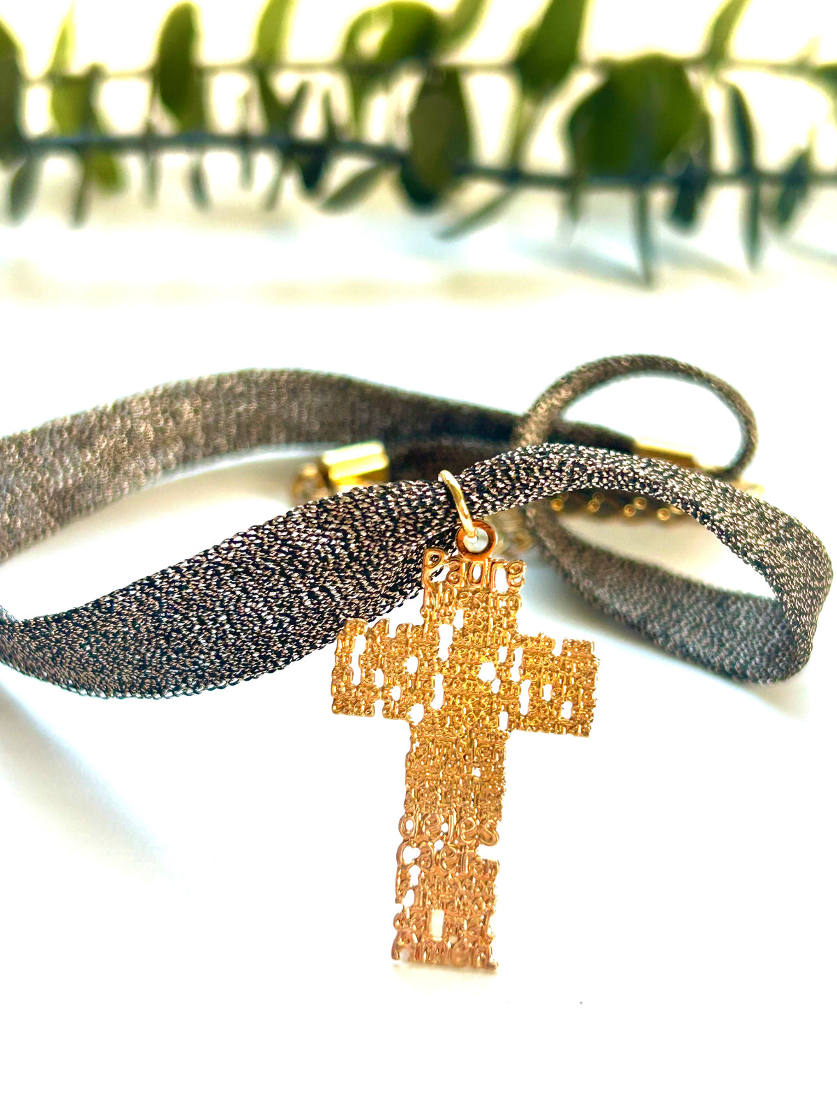 Cinta metalizada gris con cruz de goldfilled