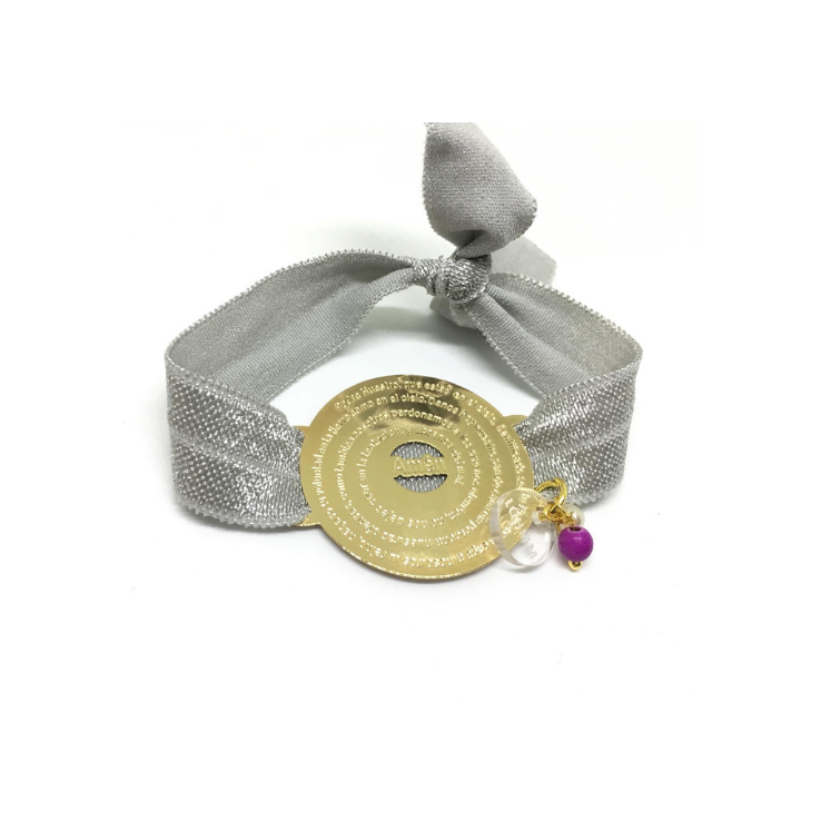 Pulsera elástica gris plata con medalla grande del Padre Nuestro en goldfilled y perlita