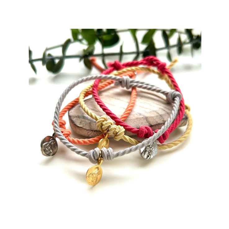 Pulseras de comunión elásticas de cordón trenzado en varios colores con escapulario de acero