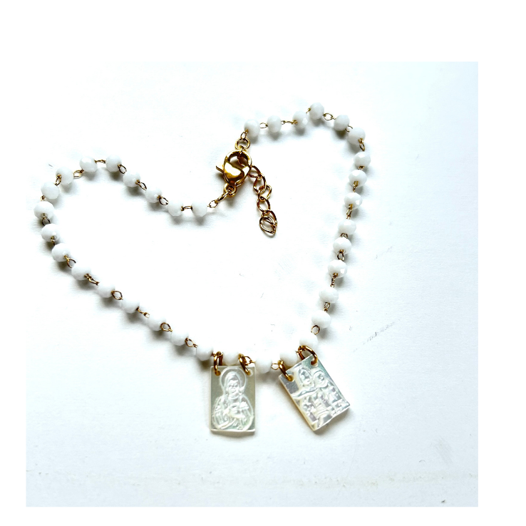 Pulsera escapulario de nácar con cuentas de cristal blanco
