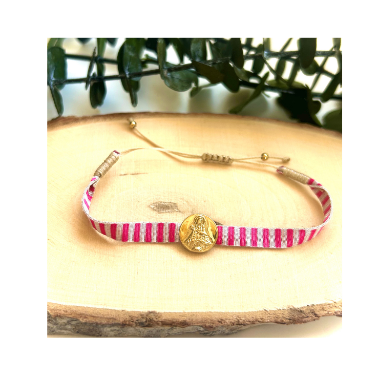 Pulsera de tela de rayas rosas con medalla de acero de la Virgen de Covadonga